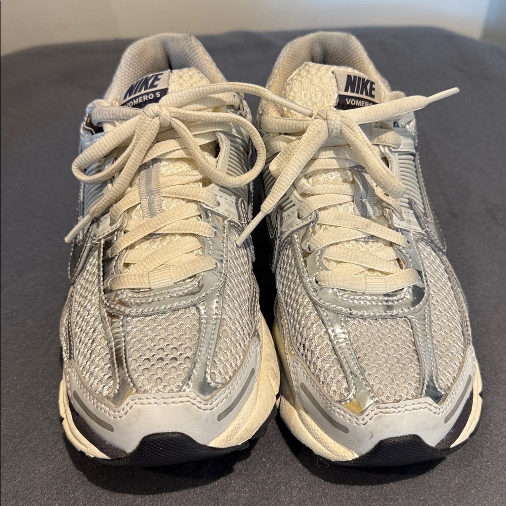 NIKE ZOOM VOMERO 5 METALLIC SILVER